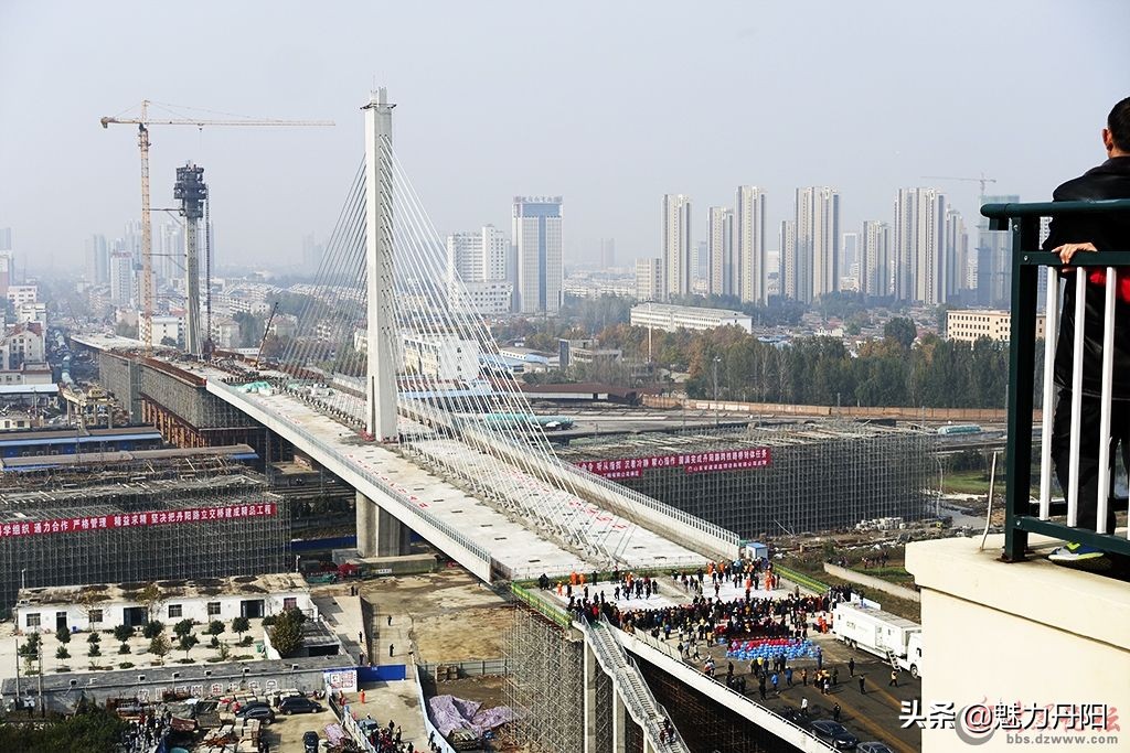 红旗飘扬春潮涌,专题片解说词——菏泽市开发区丹阳街道科学发展纪实