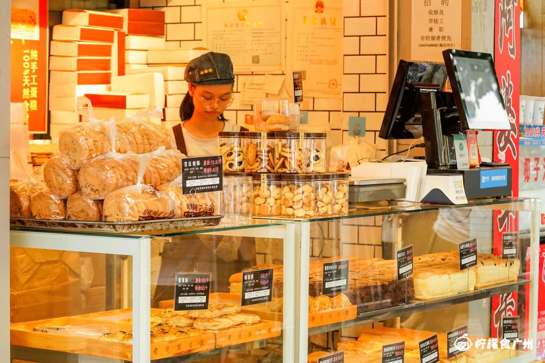 冰淇淋泡芙，3块钱1个，嘿嘿