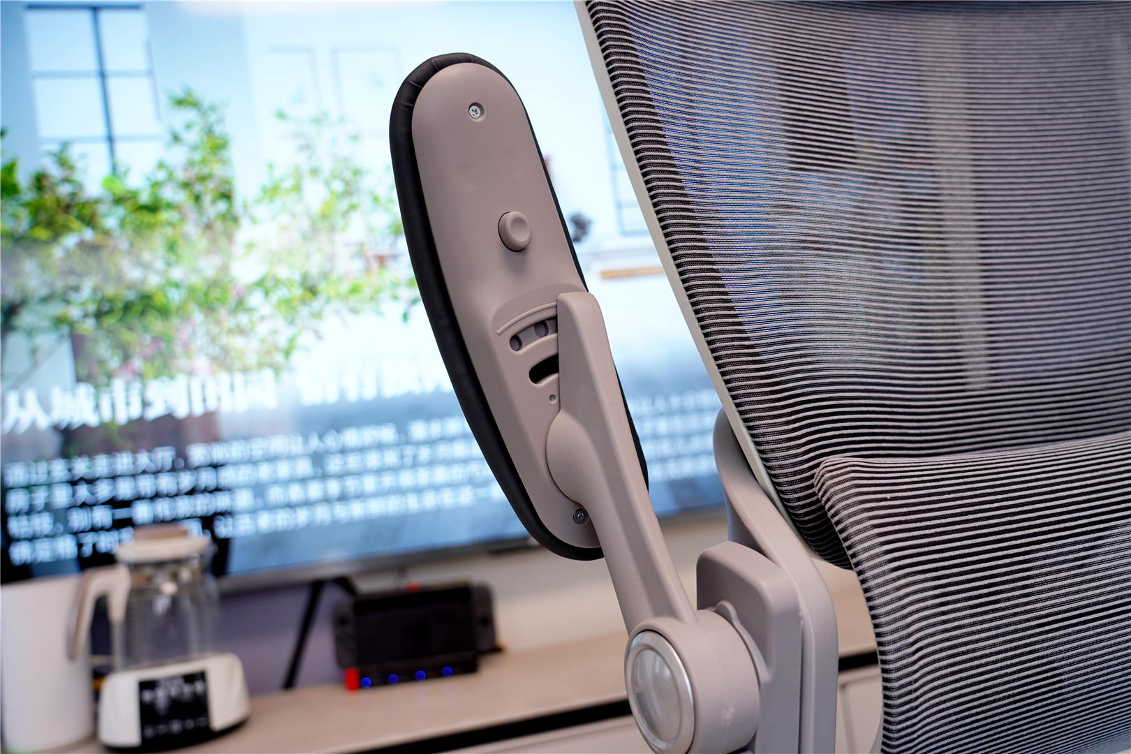 缓解疲劳，降低久坐危害，请选择网易严选3D悬挂腰靠人体工学转椅