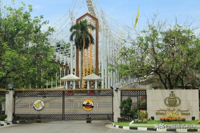 此小国是亚洲第一富国，是明朝一位中国人所建立的国家