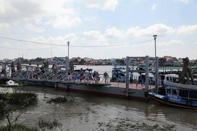 夜游湄公河在哪里看到景点,穿行在路上