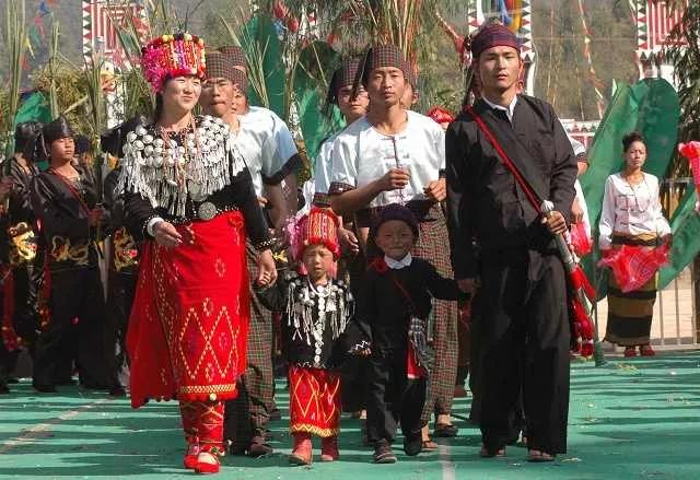 云南少数民族服饰图片,最好看的云南民族服饰