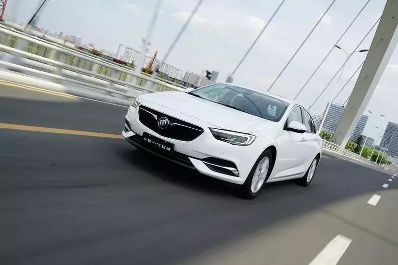 别克君威20t精英内饰图米色,别克君威20t尊贵型