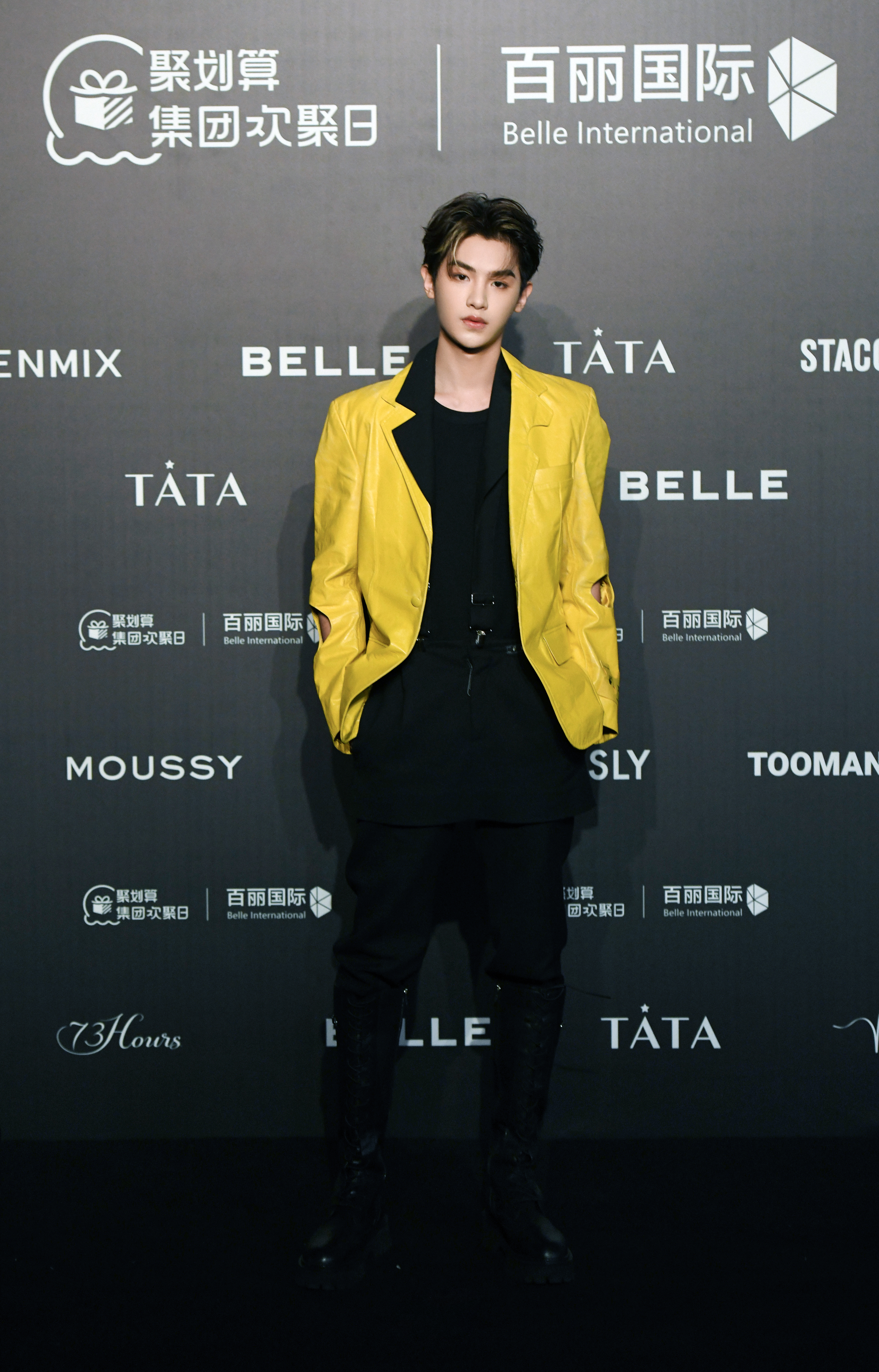 群星亮相盛典,群星亮相时尚红毯