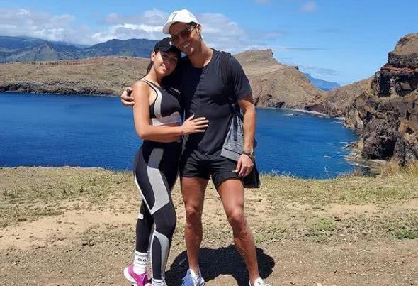 世界足球巨星c罗来深圳干嘛,世界足球先生c罗身价