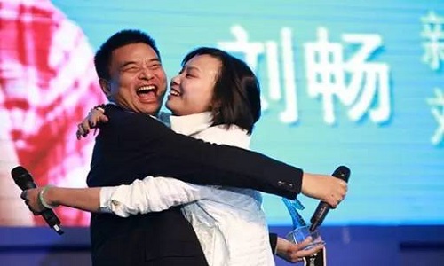 穷小子逆袭富豪的完整视频,穷小子逆袭亿万富豪的故事