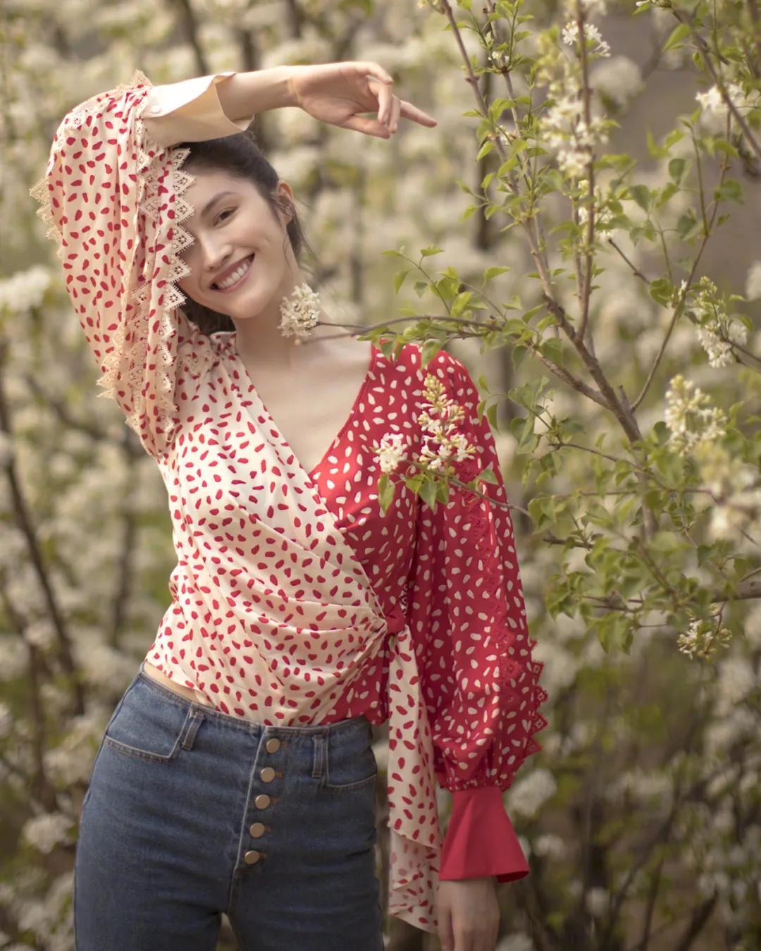 大脸发量少日常怎么化妆打扮,四十岁大脸微胖怎样打扮显年轻