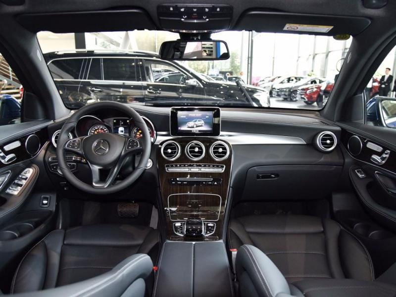 奔驰glc260l2022款豪华版,奔驰glc26021款和22款的区别