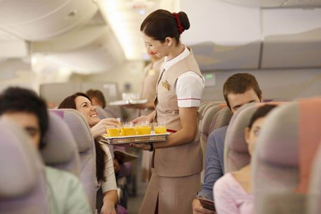 郑强教授谈到空姐要研究生学历,郑强讲的空姐为何招研究生