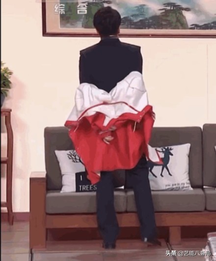 刘谦的魔壶春晚真的换壶了吗,央视春晚魔壶刘谦