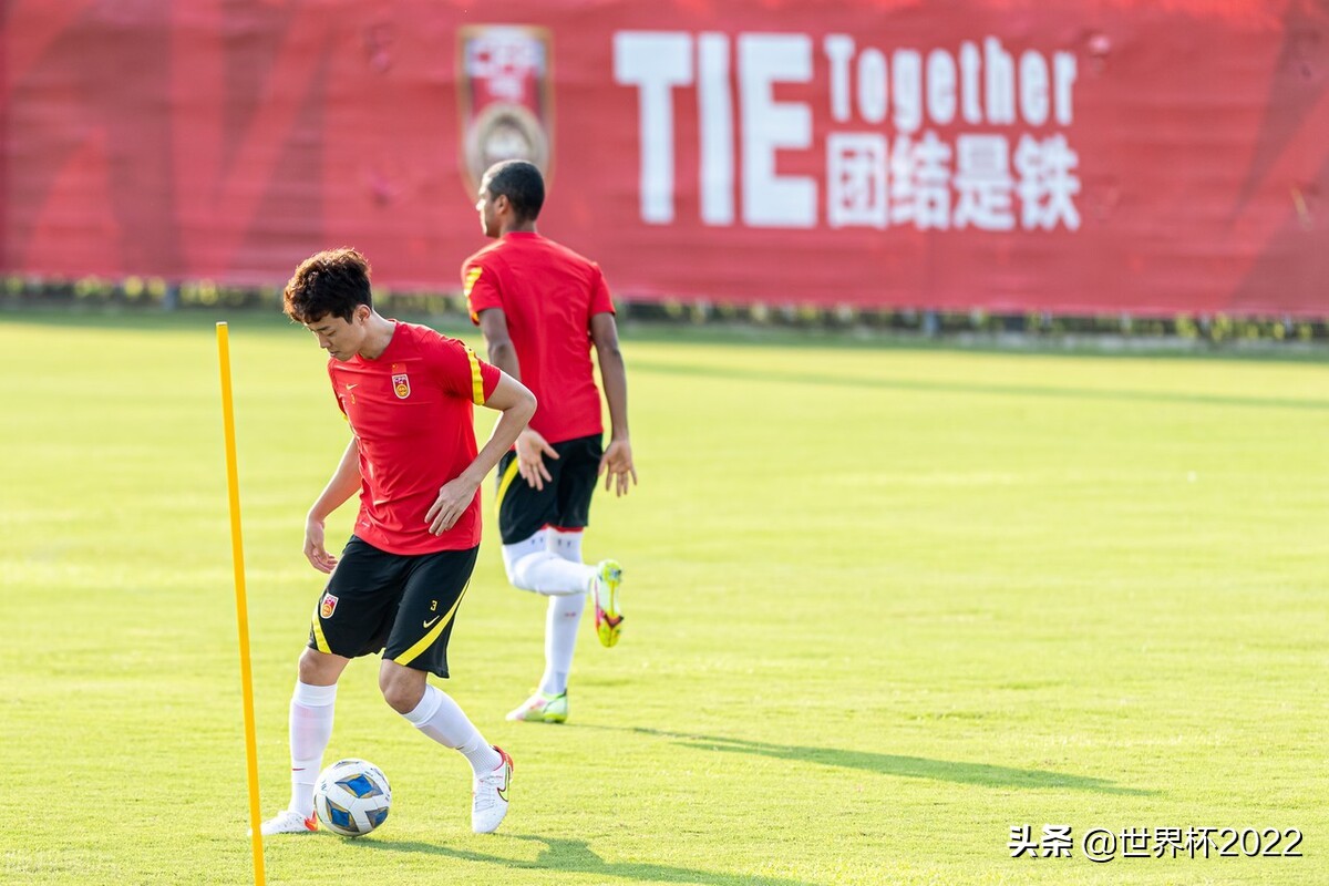 国足后卫眼神防守,国足后卫不防守