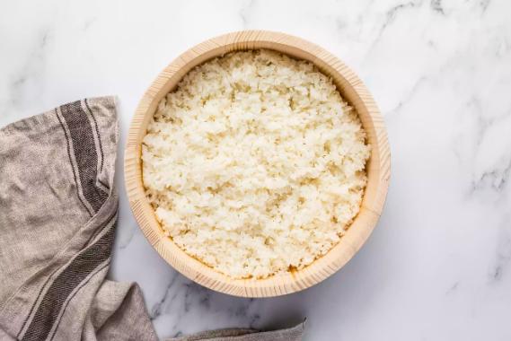 做寿司的米饭要软一点还是硬一点,怎样煮最好吃的寿司米饭