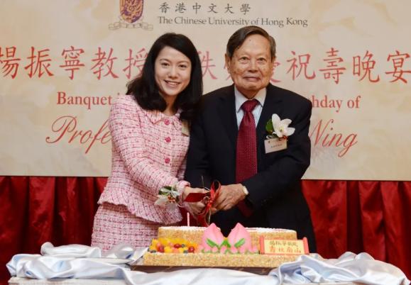 杨振宁真的让翁帆改嫁吗,嫁给杨振宁前翁帆经历了什么