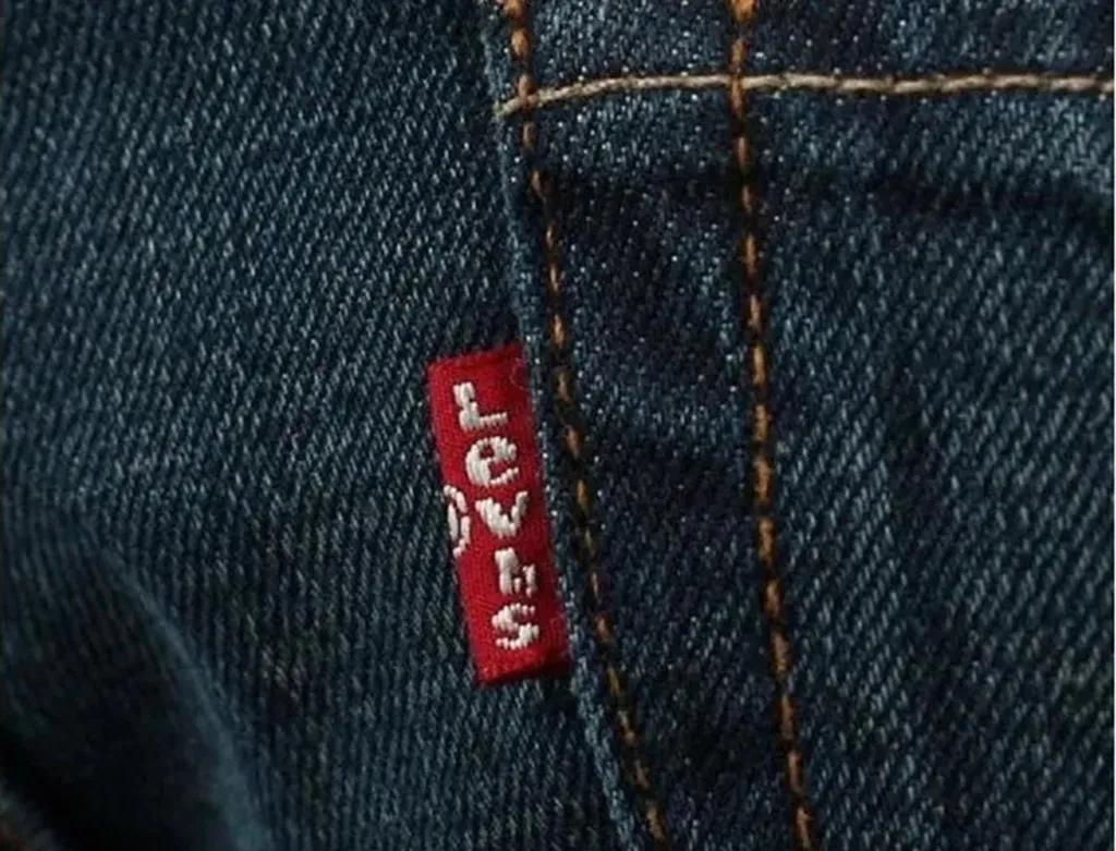 牛仔裤是如何产生和发展的,牛仔裤都有哪些功能