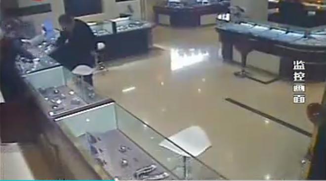 涓婃捣瑁搁捇璋冨寘浜嬩欢,涓婃捣瑁搁捇璋冨寘浜嬩欢涓嬮泦