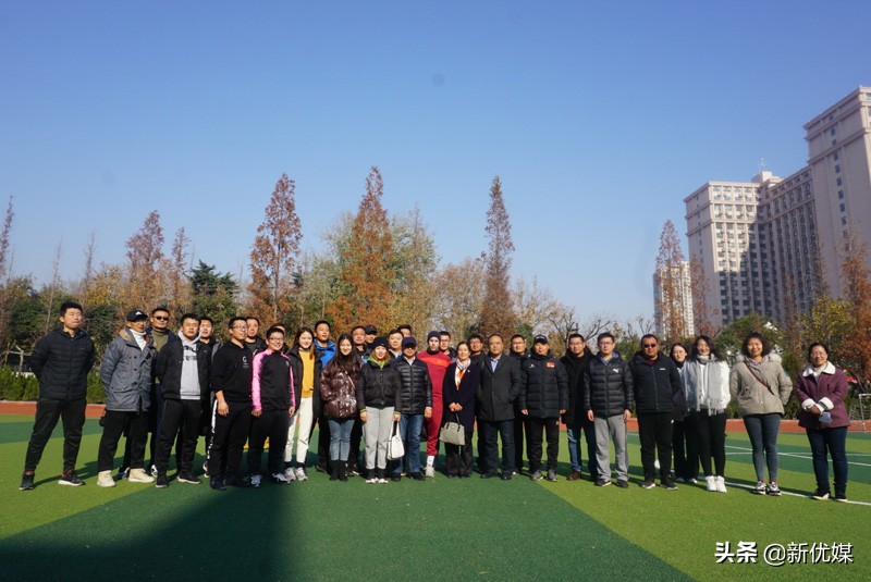 气温很低热情不减,气温虽低热情不减