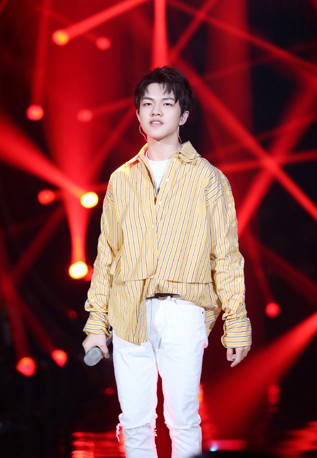 谢可寅和乃万好还是和金子涵更好,徐艺洋金子涵乃万跳舞这就是灌篮