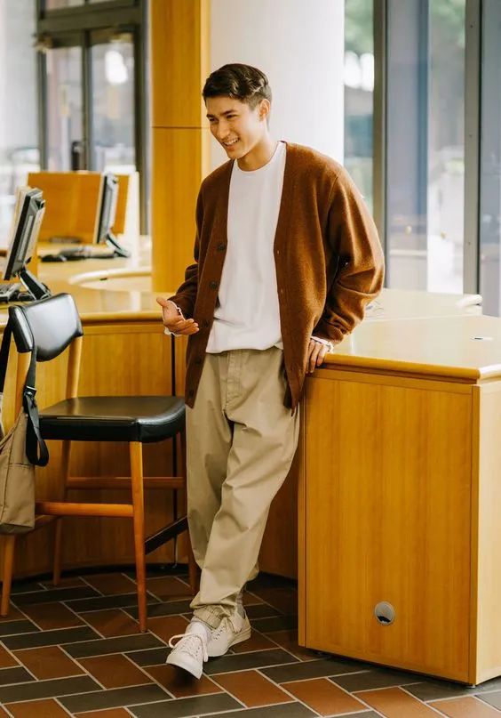 秋冬卡其裤搭配什么上衣,卡其裤夏天搭配什么上衣