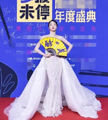 杨幂金晨李沁同框金晨最美,金晨李沁同框比美