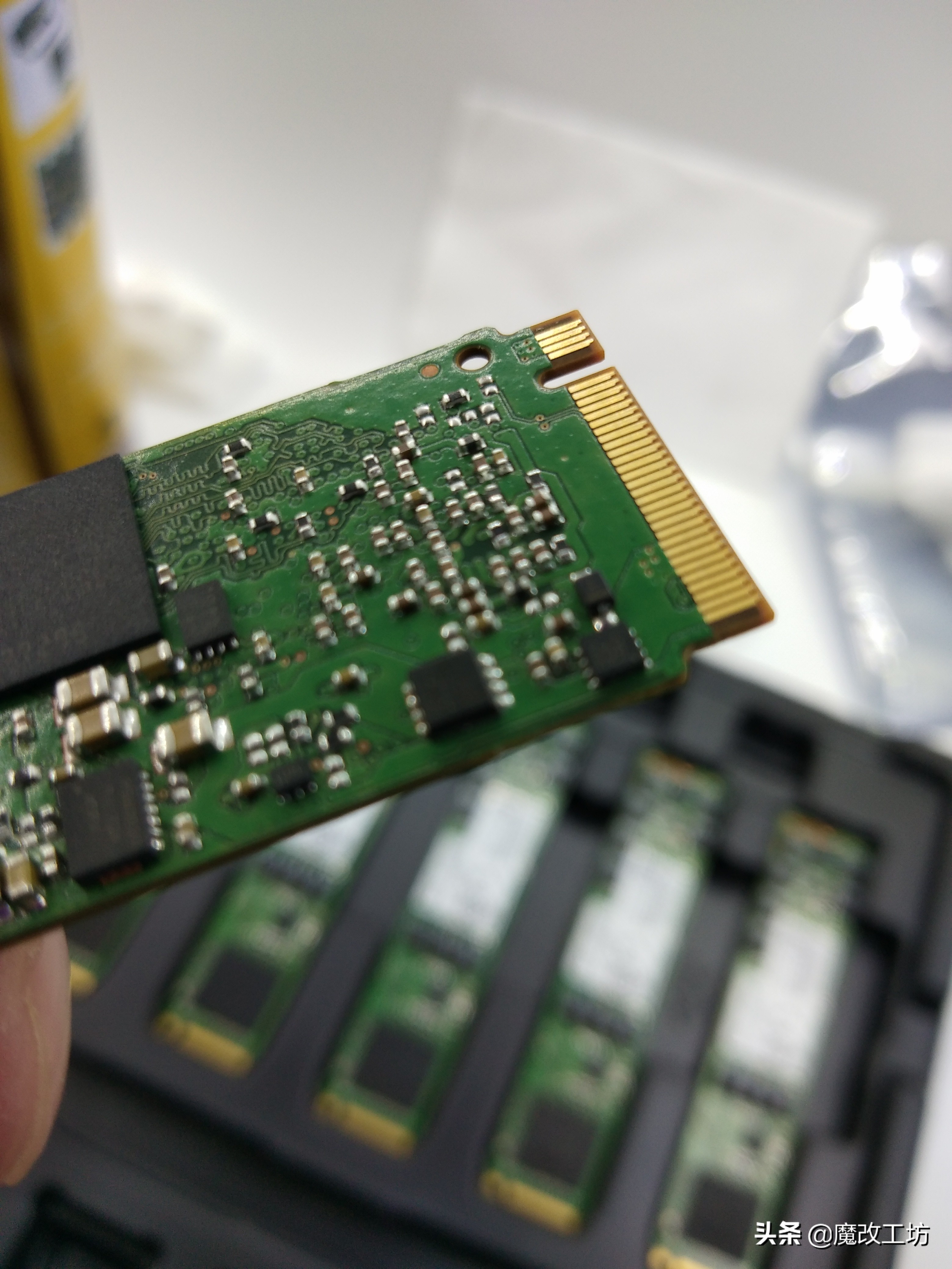 又一波洋垃圾双十一特价大船来到？5毛钱1G！500元的960G三星固态