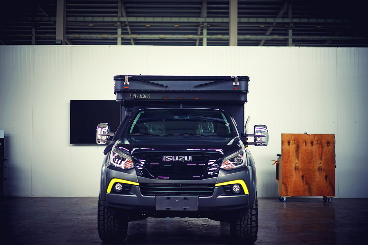 新款国六麦卡单排越野房车,定制四驱越野全地形b型长轴房车