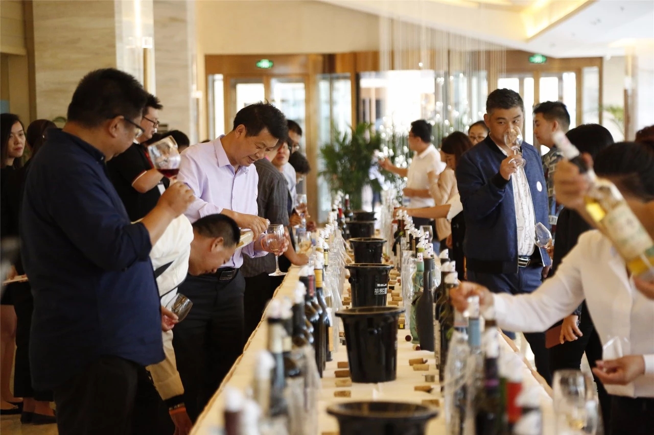 一瓶正宗的法国红酒多少钱,一瓶葡萄酒价格大约为多少