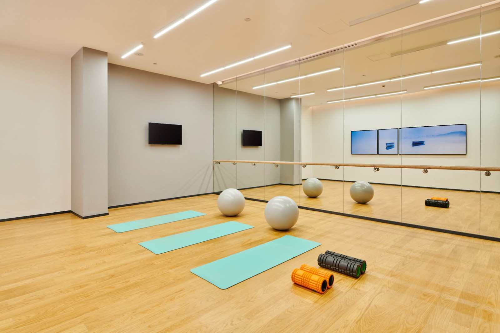 30平方米超大泳池,2000平无边泳池