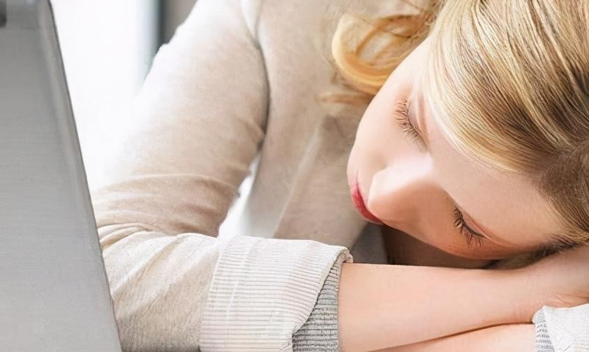 面试官：美女不小心在你面前放了个屁，怎么办？小伙回答被录用