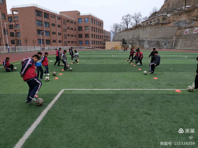 城南中心小学足球社团,龙泉街道中心小学足球社团