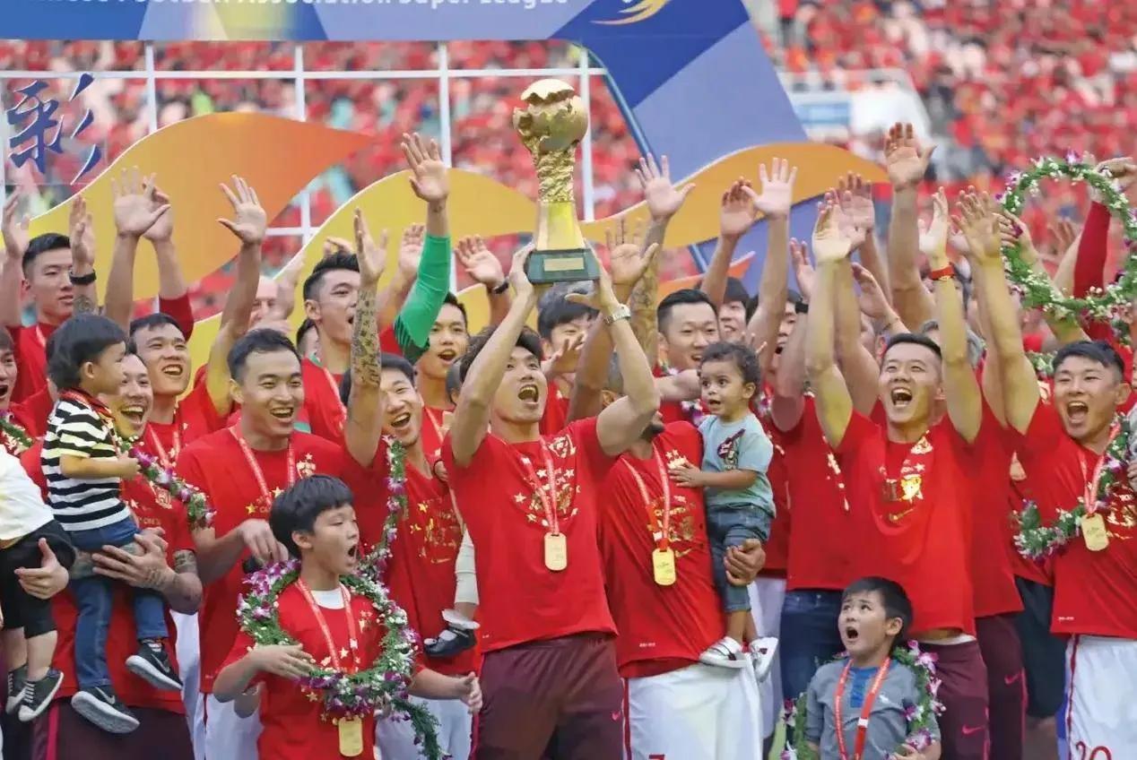 恒大足球跟国足什么关系,恒大足球和国足哪个厉害