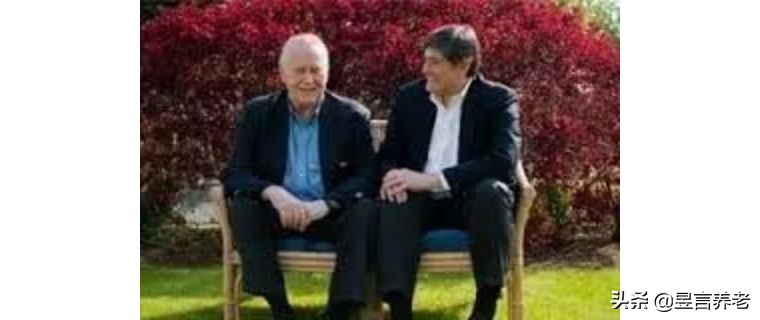 戴15元手表，租一居室，秘密捐出560亿，这位老人活出上帝的模样