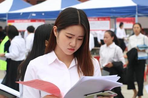 “人均985”的时代，二本生丢人吗？事实证明“专科生”才是常态