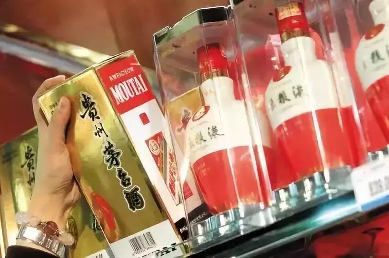 酱香酒放在后备箱可以吗,酒在后备箱放着有危险吗