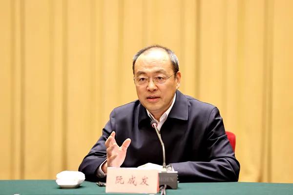 西南边陲的省委书记、省长频繁赴地方：现在还不是摆庆功宴的时候