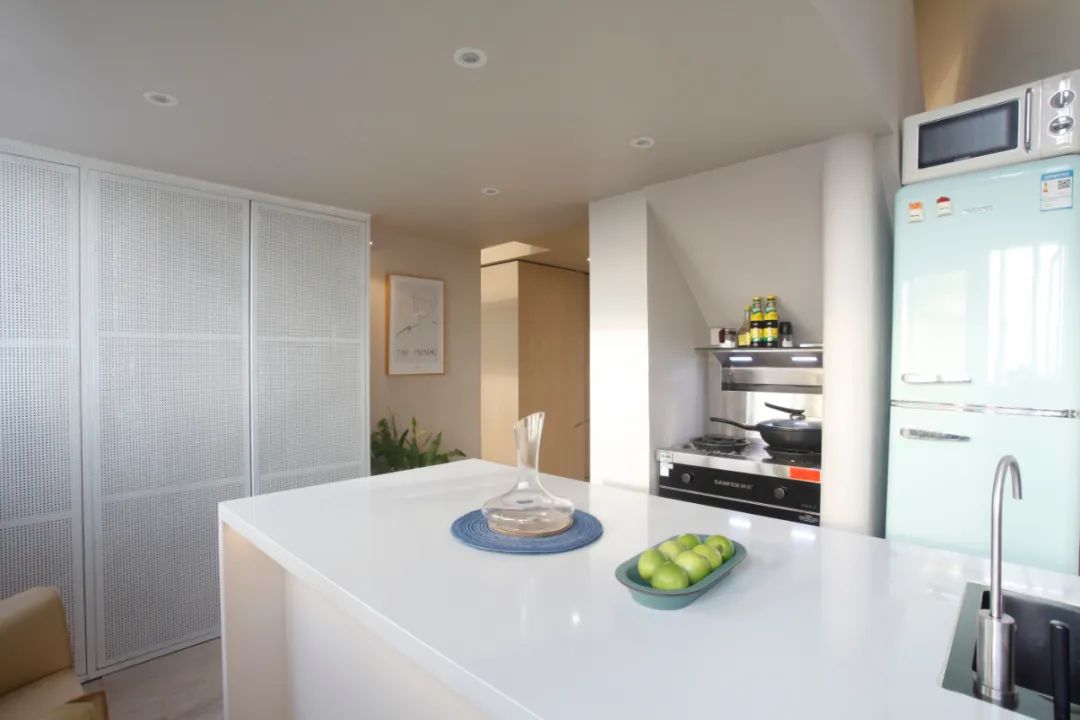 80㎡三口之家，餐厅里种树、可移动儿童房、大浴缸，日子又慢又美