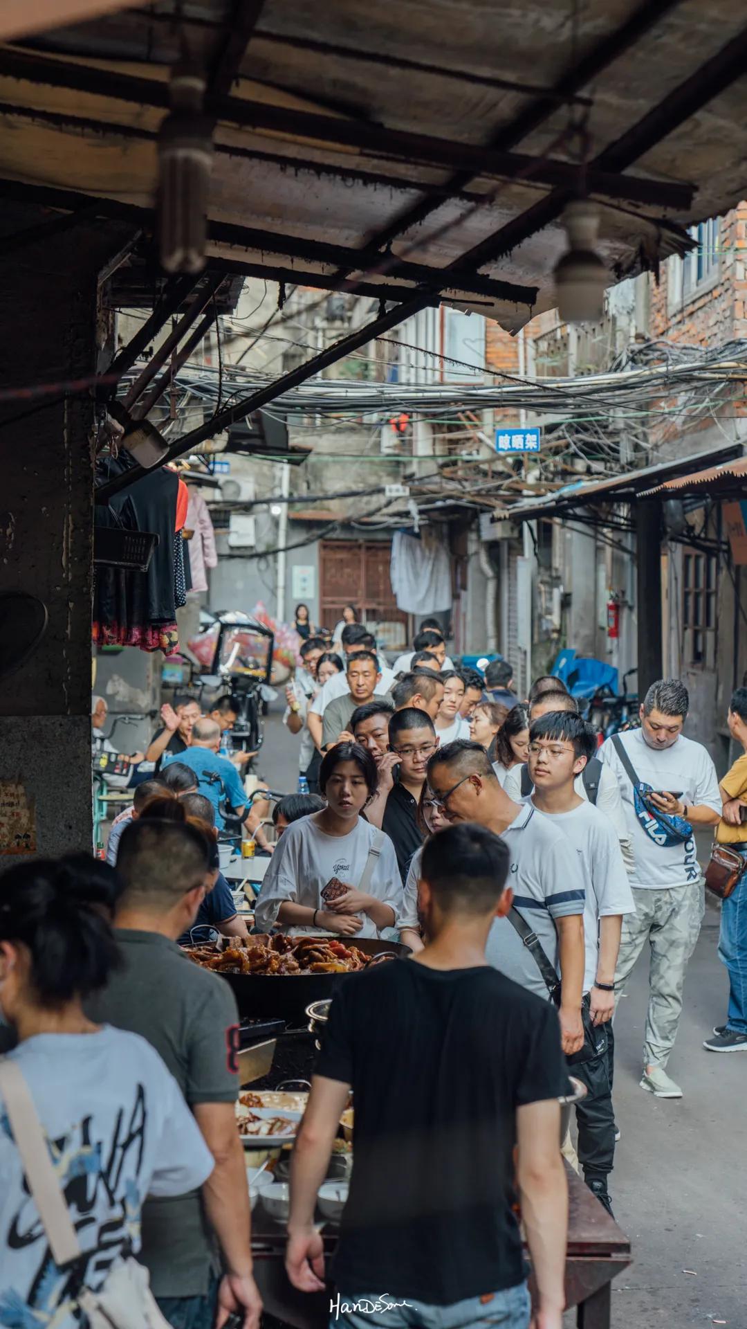武汉吴长子卤菜,武汉卤菜店视频