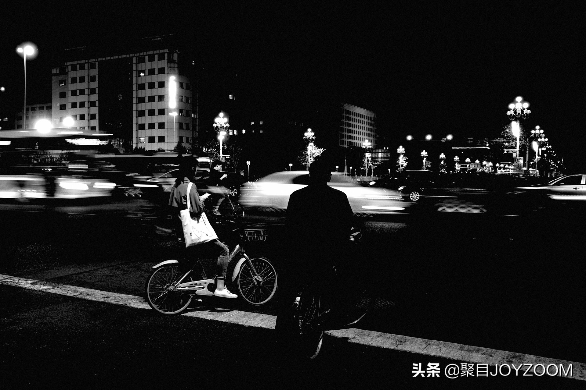 聚目体验丨最近有点儿红的街拍利器：理光GRIII入手体验