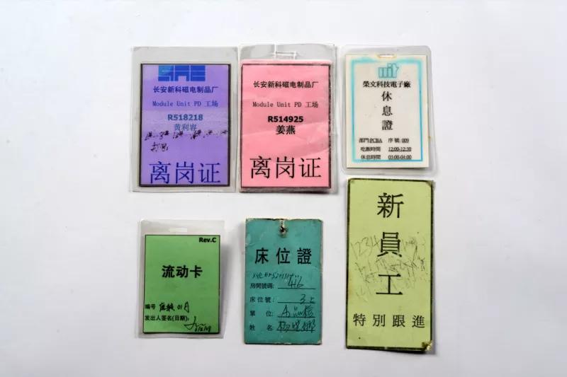 他用20年,拍下了流水线上的一代“打工人”