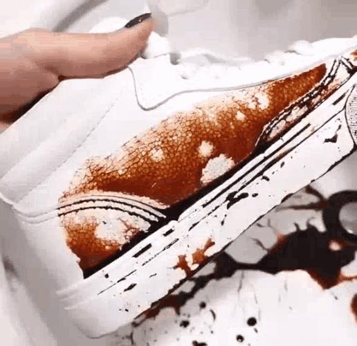 擦鞋神器鞋边发黄了怎么洗,小白鞋发黄神器靠谱吗