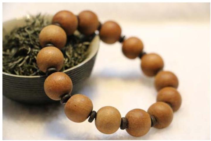 沉香木头手串图片大全,沉香手串木质干了能盘亮吗