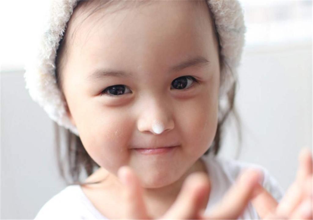 为什么小芈月被禁止整容,2岁出道年入百万的小芈月