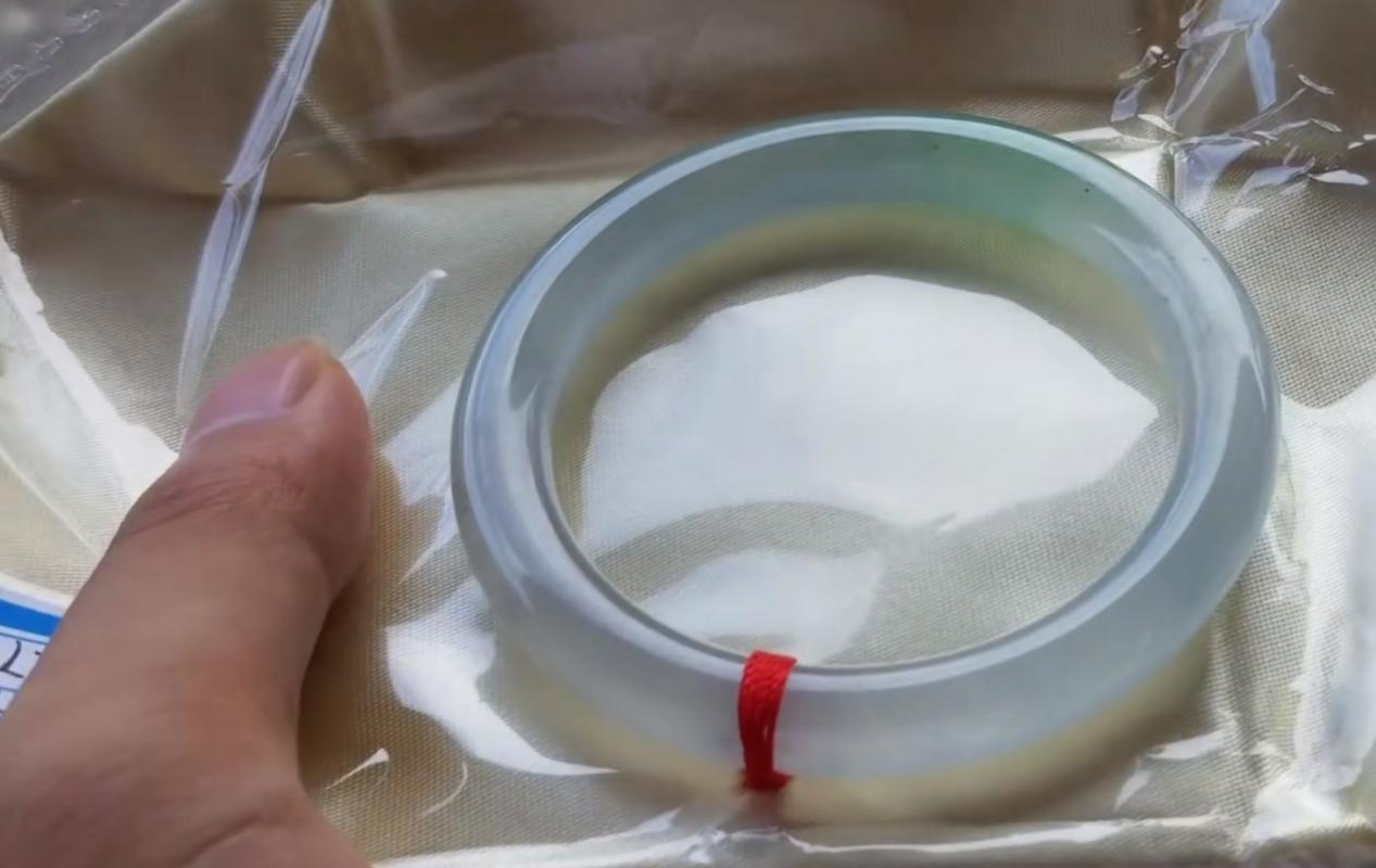 缅甸翡翠摆摊记,缅甸淘翠直播间手镯