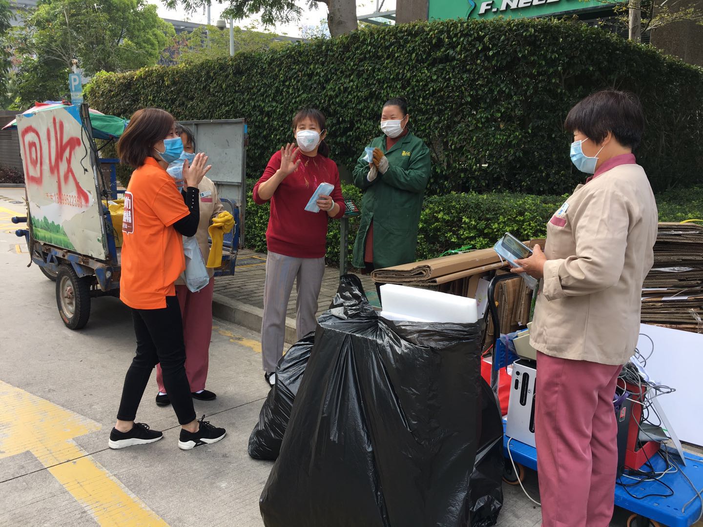 超硬核！这场街头最特别的爱心接力，依思Q在行动