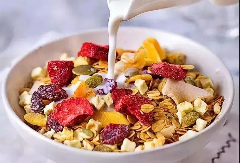 桂格燕麦和王饱饱,桂格麦果脆对比王饱饱