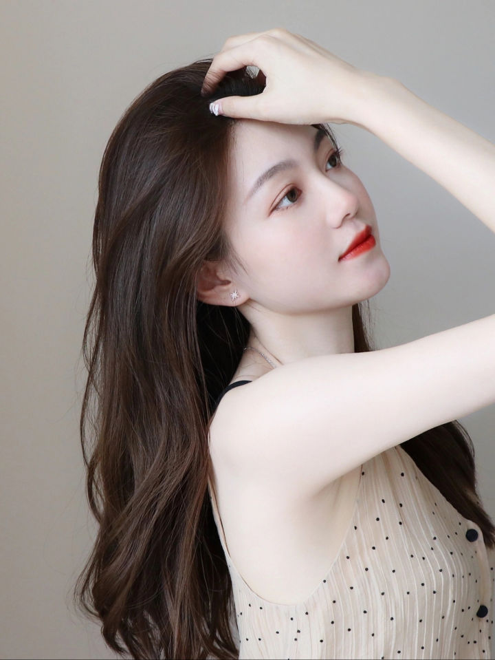 人像拍摄如何摆出自然的姿势,郁金香与人像拍照姿势照片