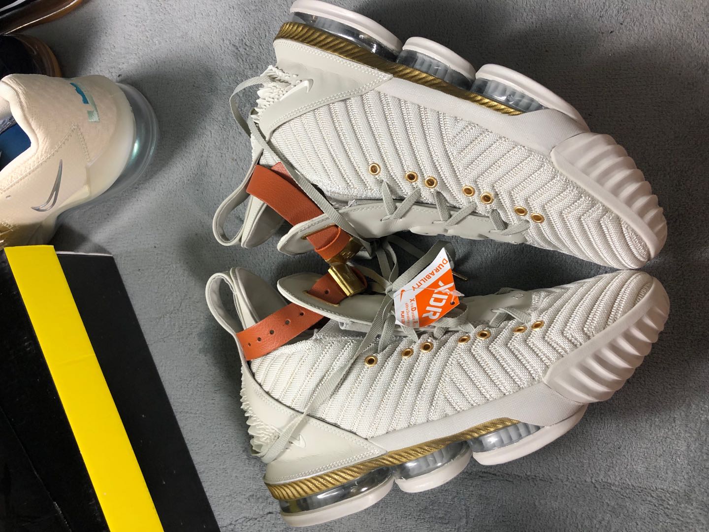nikelebron16鸳鸯配色,nikelebron16low评测
