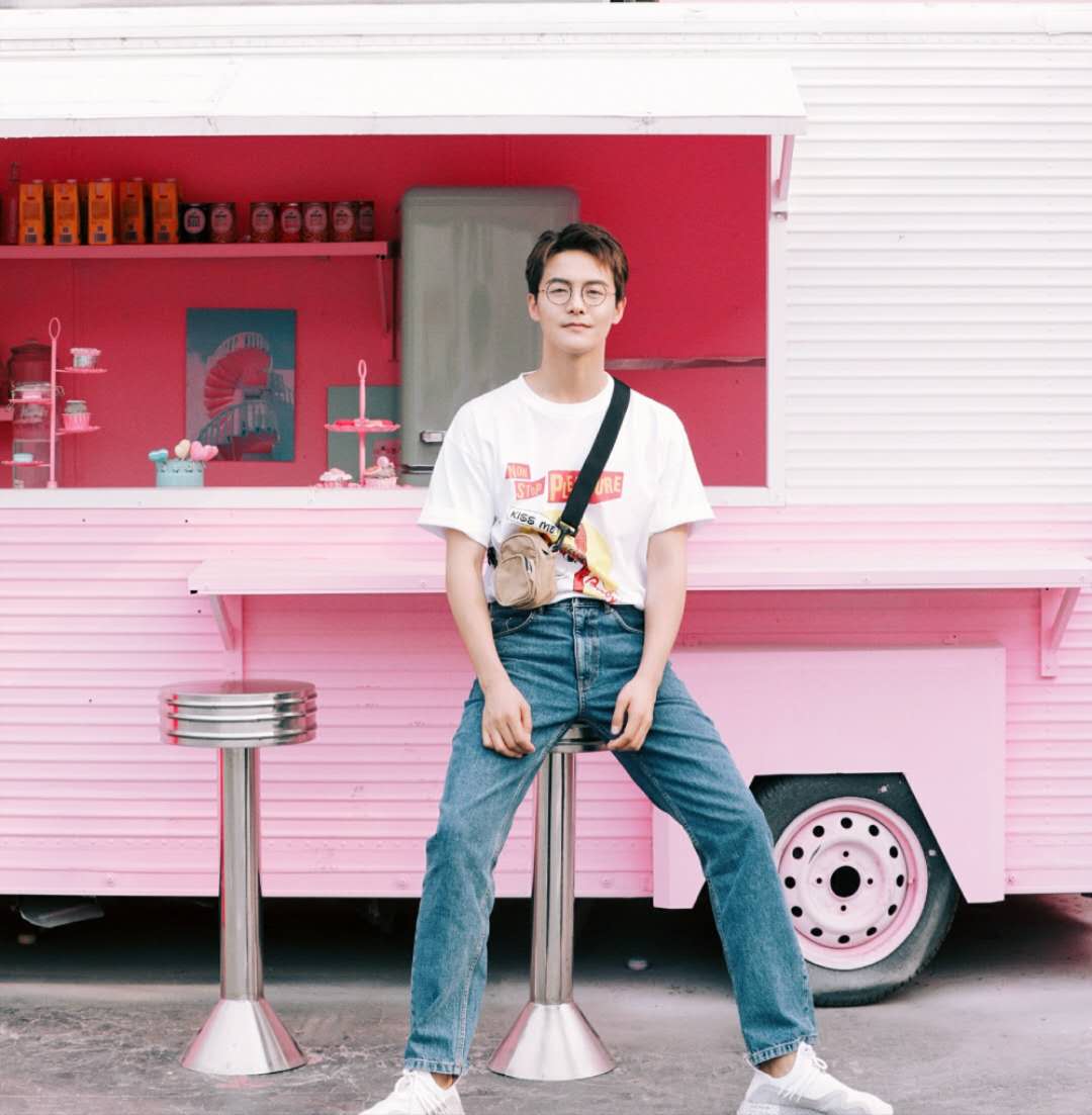 马天宇敖丙装扮太惊艳！个性穿搭也常被称赞，网友：神仙颜值