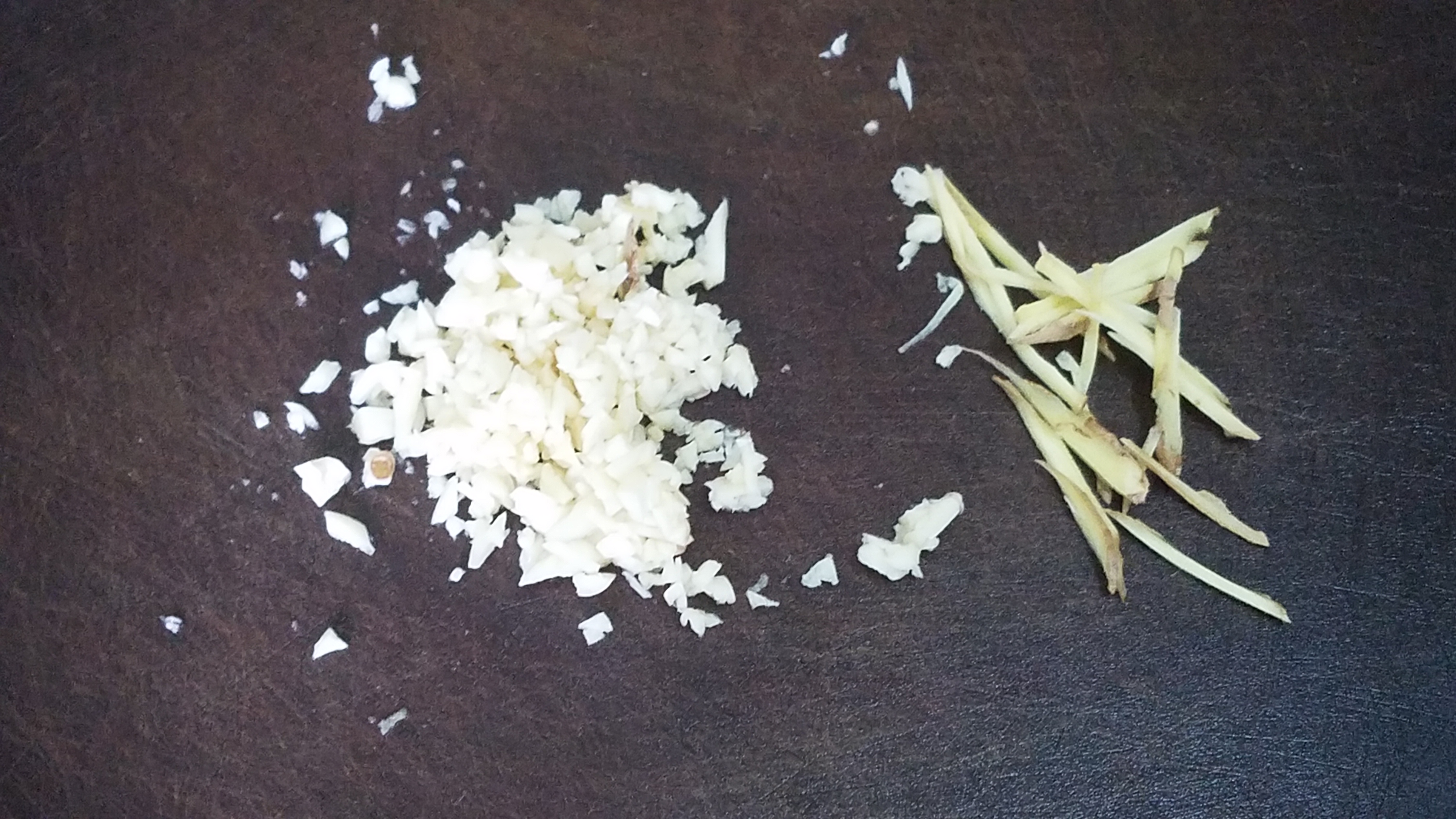 这才是椒盐排骨的家常做法，好吃又好看，味道超棒，2分钟学会