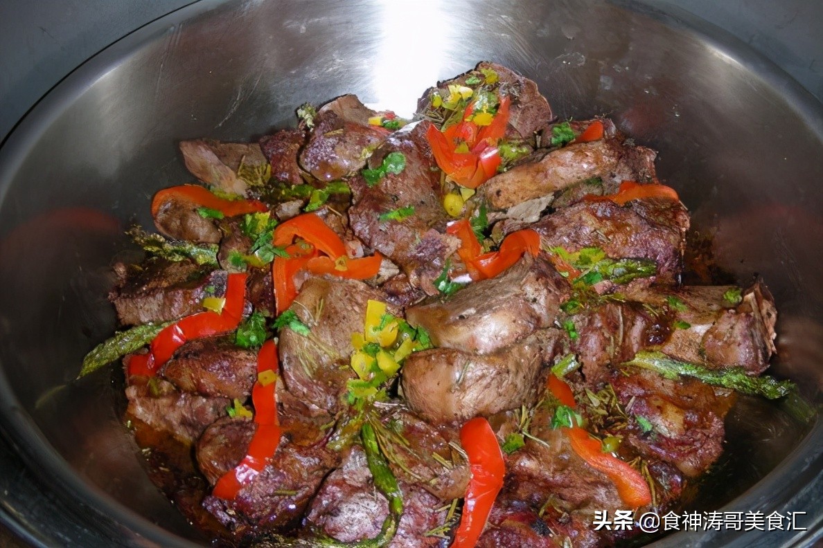 沙特家庭的一日三餐，营养过剩导致胖人太多，无奈宣布减肥换黄金