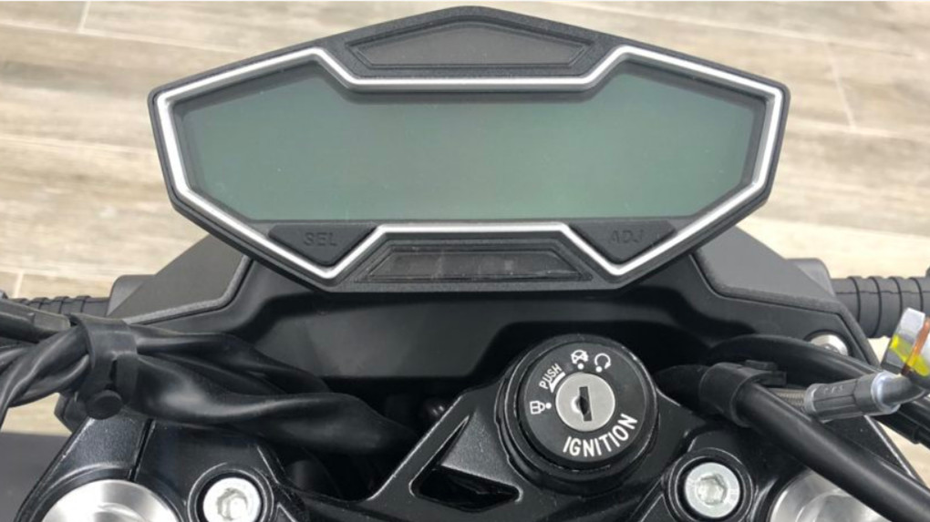 春风400nk跑了2万公里还值得买吗,22年春风400nk准新车二手价格